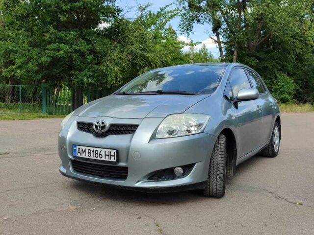Серый Тойота Аурис, объемом двигателя 2 л и пробегом 196 тыс. км за 6000 $, фото 1 на Automoto.ua