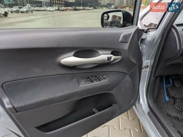 Серый Тойота Аурис, объемом двигателя 2 л и пробегом 250 тыс. км за 6900 $, фото 19 на Automoto.ua