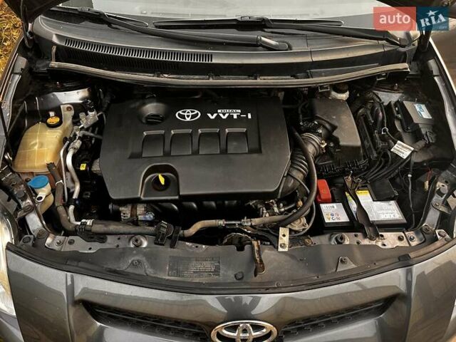 Серый Тойота Аурис, объемом двигателя 1.6 л и пробегом 178 тыс. км за 7200 $, фото 31 на Automoto.ua