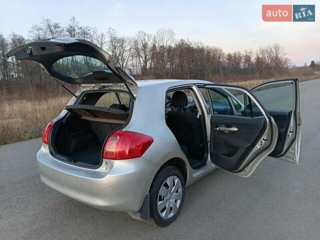 Серый Тойота Аурис, объемом двигателя 1.6 л и пробегом 158 тыс. км за 5700 $, фото 16 на Automoto.ua