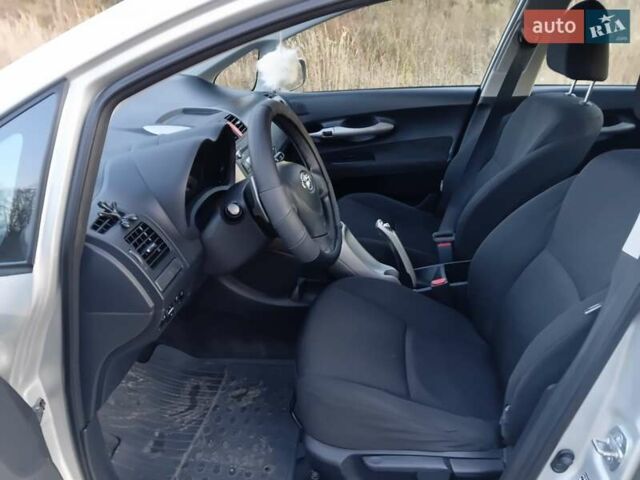 Серый Тойота Аурис, объемом двигателя 1.6 л и пробегом 158 тыс. км за 5700 $, фото 21 на Automoto.ua