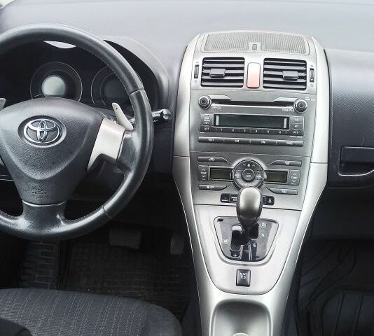 Серый Тойота Аурис, объемом двигателя 1.6 л и пробегом 164 тыс. км за 6500 $, фото 6 на Automoto.ua