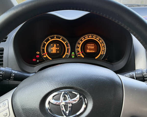 Сірий Тойота Ауріс, об'ємом двигуна 1.4 л та пробігом 260 тис. км за 6500 $, фото 9 на Automoto.ua