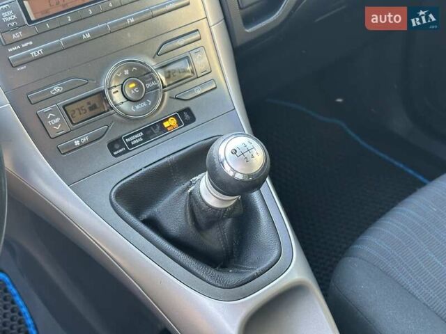 Серый Тойота Аурис, объемом двигателя 2 л и пробегом 251 тыс. км за 6390 $, фото 22 на Automoto.ua