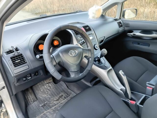 Серый Тойота Аурис, объемом двигателя 1.6 л и пробегом 158 тыс. км за 5700 $, фото 14 на Automoto.ua