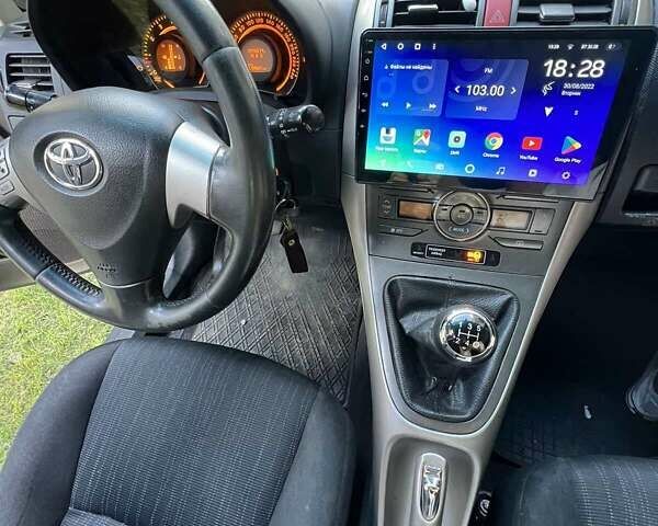 Сірий Тойота Ауріс, об'ємом двигуна 1.6 л та пробігом 200 тис. км за 6500 $, фото 3 на Automoto.ua