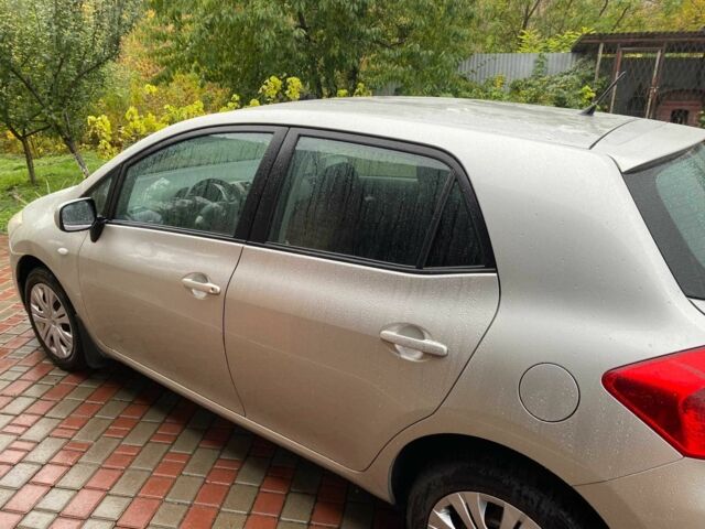 Серый Тойота Аурис, объемом двигателя 1.6 л и пробегом 205 тыс. км за 5900 $, фото 3 на Automoto.ua