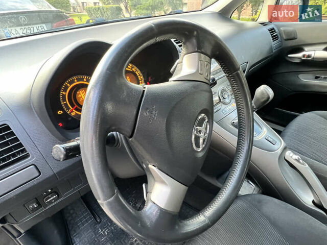 Сірий Тойота Ауріс, об'ємом двигуна 1.6 л та пробігом 215 тис. км за 5950 $, фото 8 на Automoto.ua