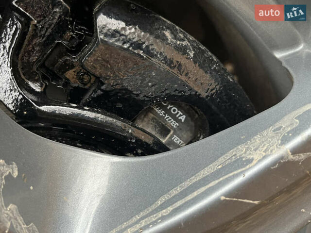 Сірий Тойота Ауріс, об'ємом двигуна 1.6 л та пробігом 211 тис. км за 6800 $, фото 28 на Automoto.ua