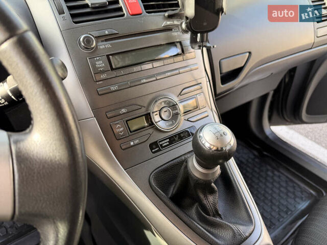 Серый Тойота Аурис, объемом двигателя 1.6 л и пробегом 144 тыс. км за 7800 $, фото 10 на Automoto.ua