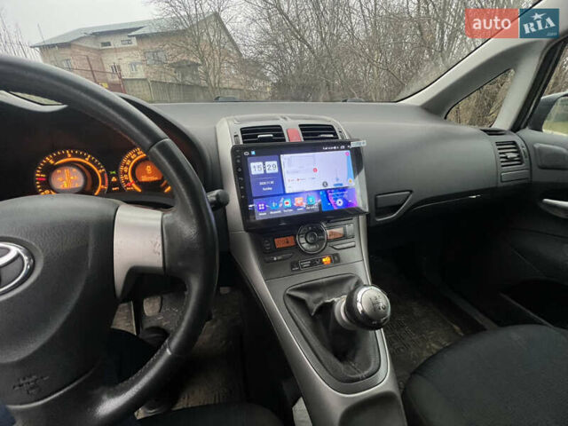 Серый Тойота Аурис, объемом двигателя 1.36 л и пробегом 282 тыс. км за 7200 $, фото 12 на Automoto.ua