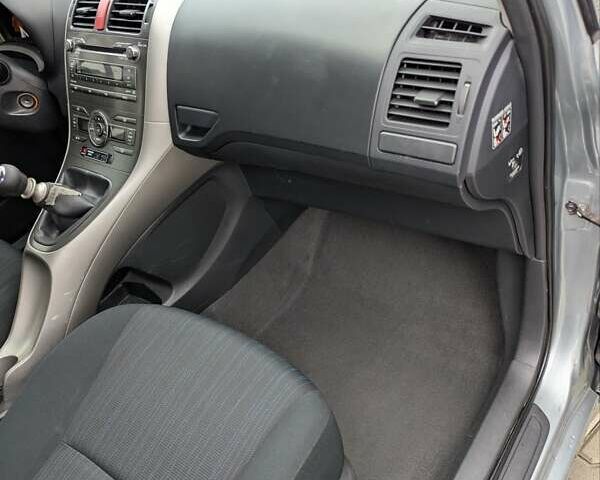 Серый Тойота Аурис, объемом двигателя 2 л и пробегом 250 тыс. км за 6900 $, фото 22 на Automoto.ua