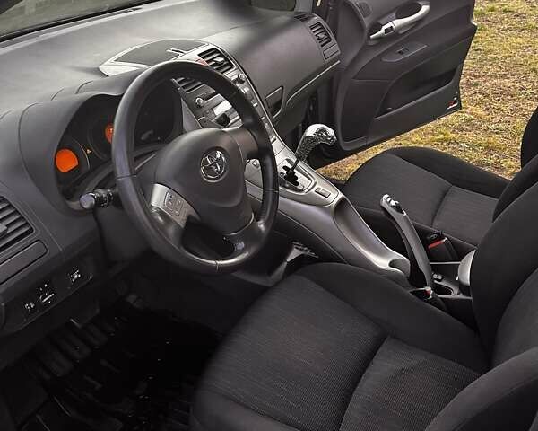 Серый Тойота Аурис, объемом двигателя 1.6 л и пробегом 178 тыс. км за 7200 $, фото 19 на Automoto.ua