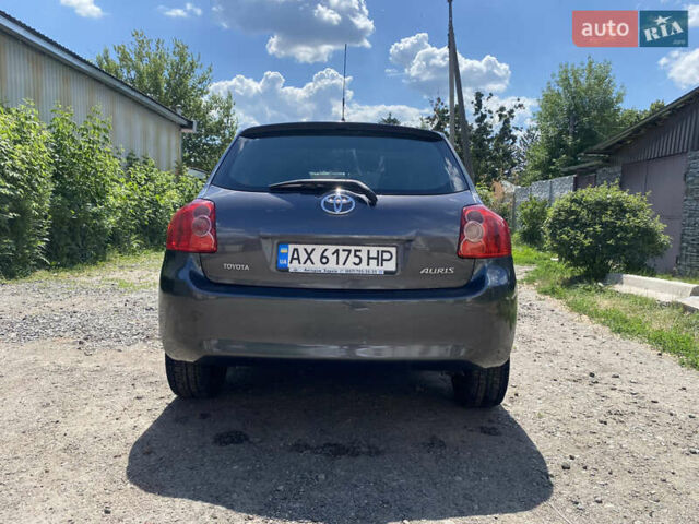 Сірий Тойота Ауріс, об'ємом двигуна 1.6 л та пробігом 110 тис. км за 7500 $, фото 5 на Automoto.ua
