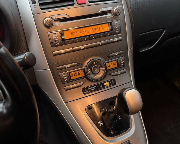 Серый Тойота Аурис, объемом двигателя 1.6 л и пробегом 200 тыс. км за 6499 $, фото 16 на Automoto.ua