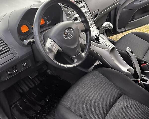 Серый Тойота Аурис, объемом двигателя 1.6 л и пробегом 178 тыс. км за 7200 $, фото 16 на Automoto.ua