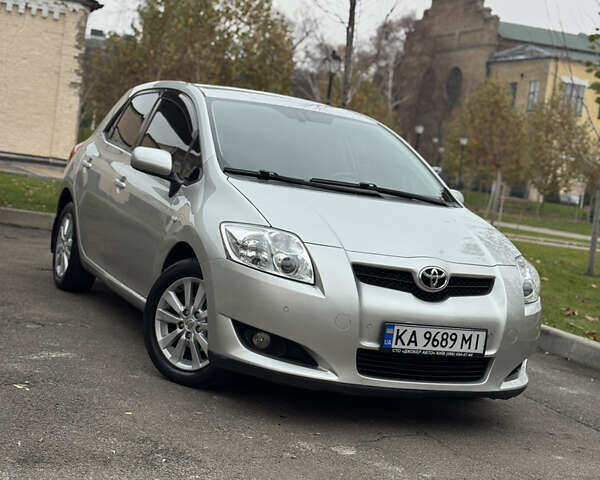 Серый Тойота Аурис, объемом двигателя 1.6 л и пробегом 200 тыс. км за 6499 $, фото 3 на Automoto.ua