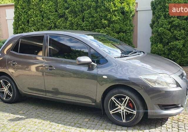 Серый Тойота Аурис, объемом двигателя 1.6 л и пробегом 209 тыс. км за 6700 $, фото 1 на Automoto.ua
