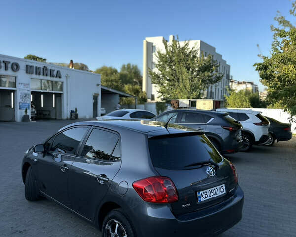 Сірий Тойота Ауріс, об'ємом двигуна 1.6 л та пробігом 242 тис. км за 6500 $, фото 3 на Automoto.ua