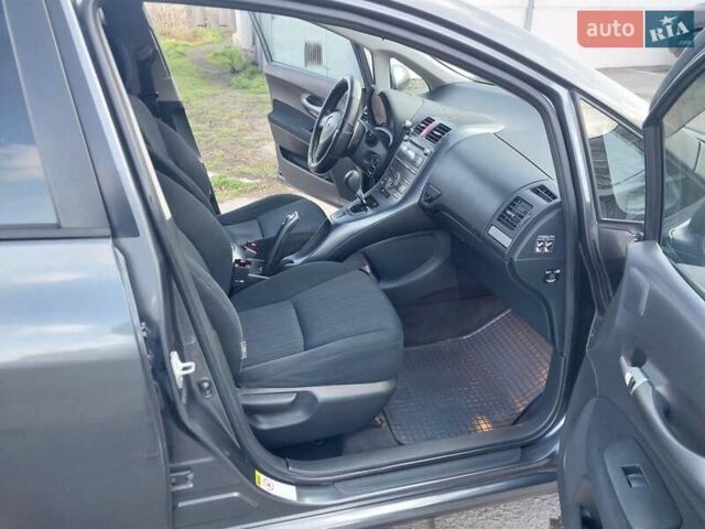 Сірий Тойота Ауріс, об'ємом двигуна 1.6 л та пробігом 195 тис. км за 6000 $, фото 23 на Automoto.ua