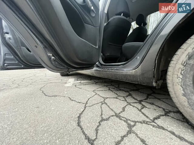 Серый Тойота Аурис, объемом двигателя 1.36 л и пробегом 282 тыс. км за 7200 $, фото 14 на Automoto.ua