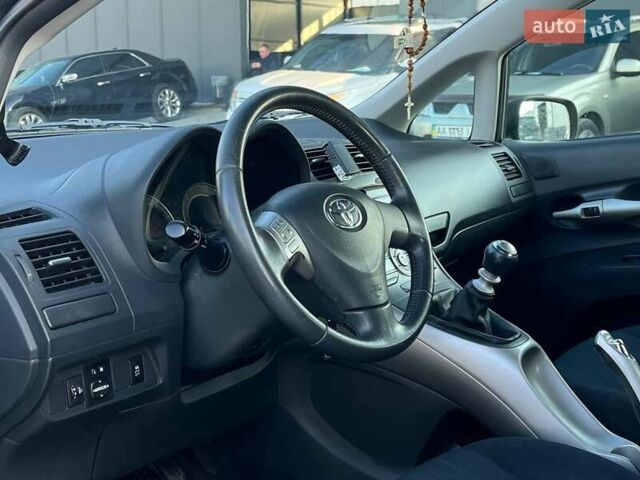 Серый Тойота Аурис, объемом двигателя 2 л и пробегом 176 тыс. км за 6500 $, фото 19 на Automoto.ua