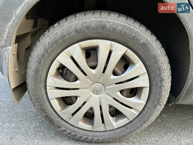 Сірий Тойота Ауріс, об'ємом двигуна 1.6 л та пробігом 215 тис. км за 5950 $, фото 12 на Automoto.ua