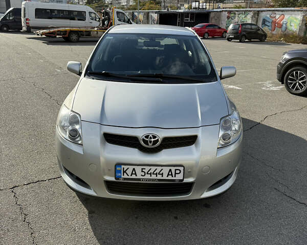 Серый Тойота Аурис, объемом двигателя 1.6 л и пробегом 189 тыс. км за 7000 $, фото 2 на Automoto.ua