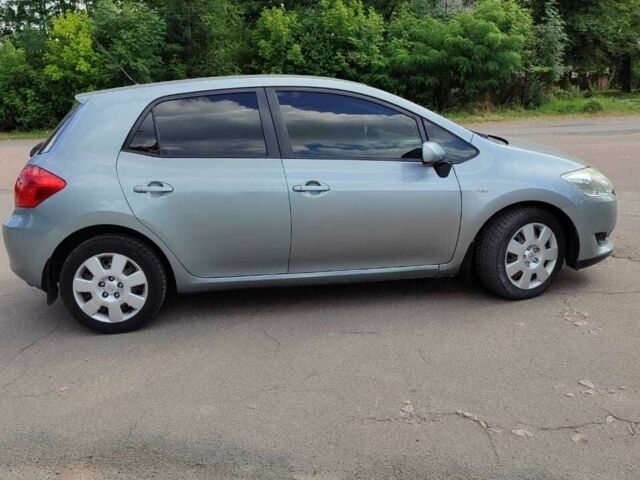 Серый Тойота Аурис, объемом двигателя 2 л и пробегом 196 тыс. км за 6000 $, фото 4 на Automoto.ua