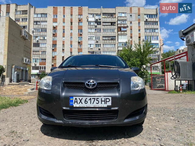 Сірий Тойота Ауріс, об'ємом двигуна 1.6 л та пробігом 112 тис. км за 5000 $, фото 1 на Automoto.ua