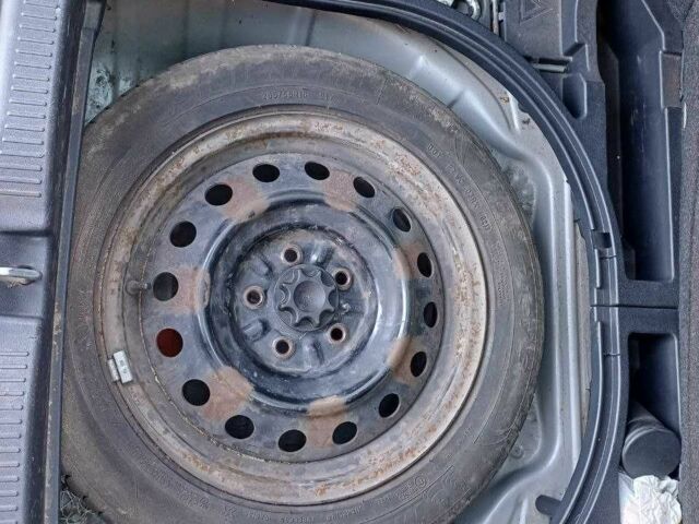 Сірий Тойота Ауріс, об'ємом двигуна 1.6 л та пробігом 227 тис. км за 5500 $, фото 6 на Automoto.ua