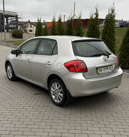 Серый Тойота Аурис, объемом двигателя 1.6 л и пробегом 99 тыс. км за 7100 $, фото 3 на Automoto.ua