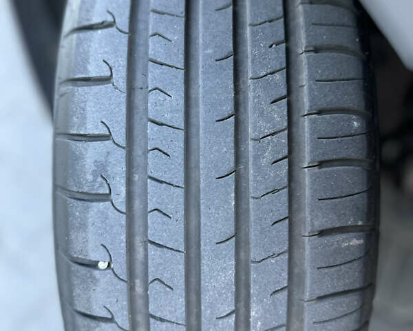 Сірий Тойота Ауріс, об'ємом двигуна 1.6 л та пробігом 242 тис. км за 6500 $, фото 13 на Automoto.ua