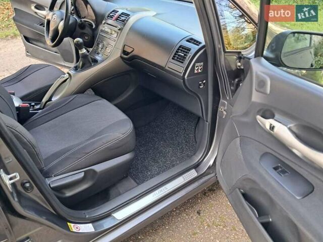 Сірий Тойота Ауріс, об'ємом двигуна 1.6 л та пробігом 181 тис. км за 5500 $, фото 5 на Automoto.ua