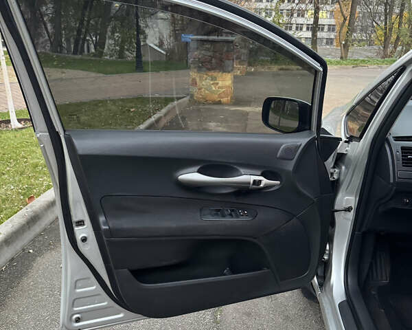 Серый Тойота Аурис, объемом двигателя 1.6 л и пробегом 200 тыс. км за 6499 $, фото 20 на Automoto.ua