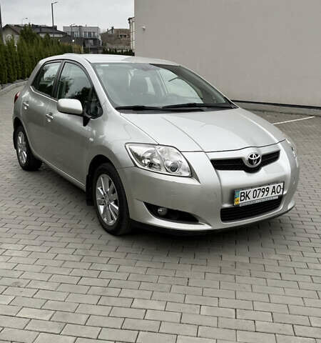 Серый Тойота Аурис, объемом двигателя 1.6 л и пробегом 99 тыс. км за 7100 $, фото 1 на Automoto.ua