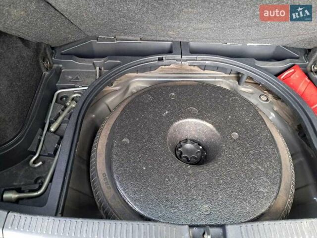 Сірий Тойота Ауріс, об'ємом двигуна 1.6 л та пробігом 181 тис. км за 5500 $, фото 4 на Automoto.ua