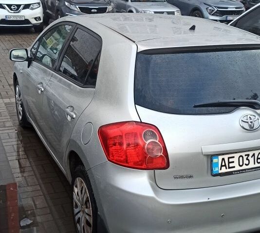 Серый Тойота Аурис, объемом двигателя 1.6 л и пробегом 164 тыс. км за 6500 $, фото 3 на Automoto.ua