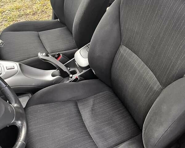 Серый Тойота Аурис, объемом двигателя 1.6 л и пробегом 178 тыс. км за 7200 $, фото 18 на Automoto.ua