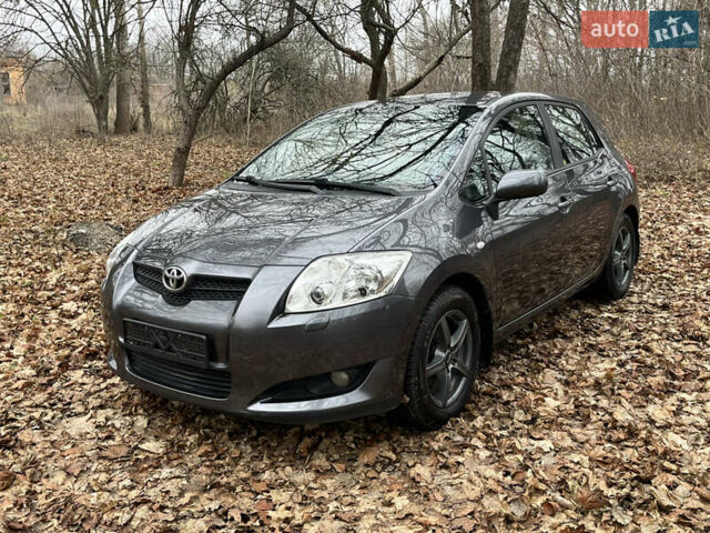 Сірий Тойота Ауріс, об'ємом двигуна 1.6 л та пробігом 211 тис. км за 6700 $, фото 1 на Automoto.ua