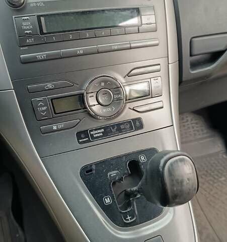 Серый Тойота Аурис, объемом двигателя 1.6 л и пробегом 183 тыс. км за 6500 $, фото 11 на Automoto.ua