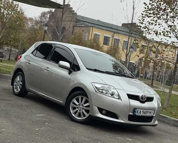 Серый Тойота Аурис, объемом двигателя 1.6 л и пробегом 200 тыс. км за 6499 $, фото 1 на Automoto.ua