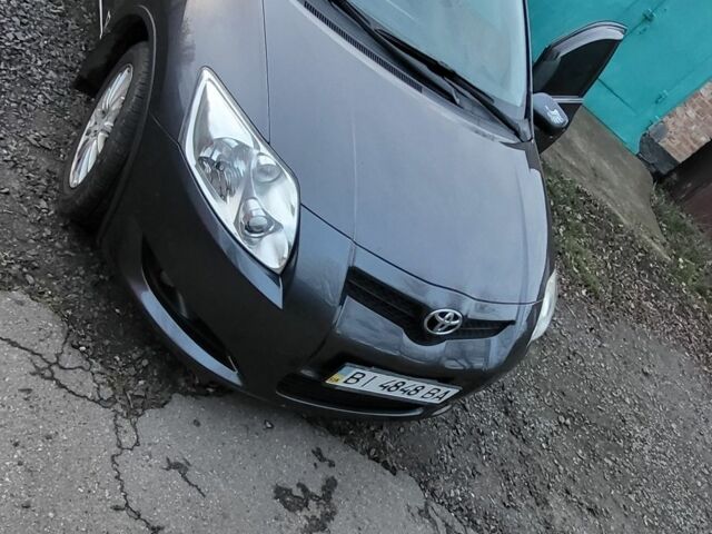 Серый Тойота Аурис, объемом двигателя 1.6 л и пробегом 178 тыс. км за 7500 $, фото 4 на Automoto.ua