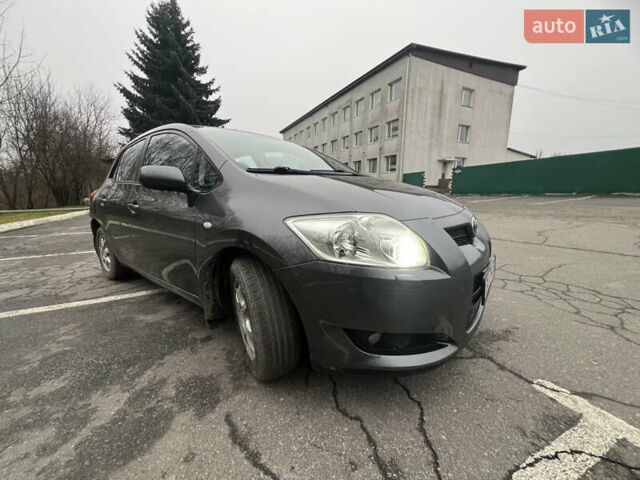 Серый Тойота Аурис, объемом двигателя 1.36 л и пробегом 282 тыс. км за 7200 $, фото 7 на Automoto.ua