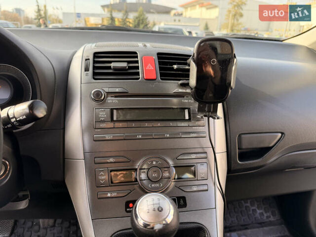 Серый Тойота Аурис, объемом двигателя 1.6 л и пробегом 144 тыс. км за 7800 $, фото 9 на Automoto.ua