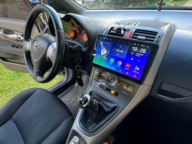 Сірий Тойота Ауріс, об'ємом двигуна 1.6 л та пробігом 200 тис. км за 6500 $, фото 4 на Automoto.ua