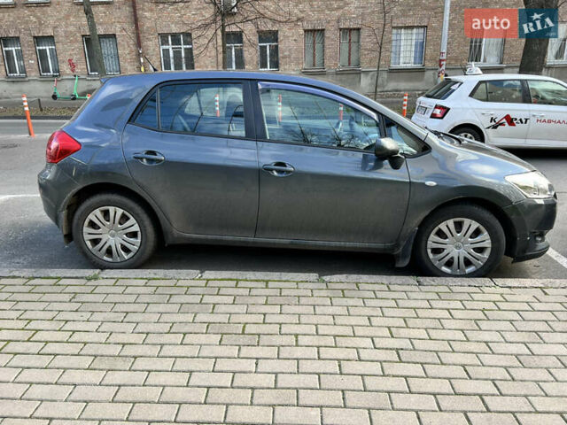 Сірий Тойота Ауріс, об'ємом двигуна 1.6 л та пробігом 215 тис. км за 5950 $, фото 2 на Automoto.ua