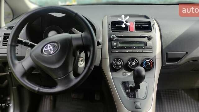 Серый Тойота Аурис, объемом двигателя 0 л и пробегом 210 тыс. км за 7200 $, фото 4 на Automoto.ua
