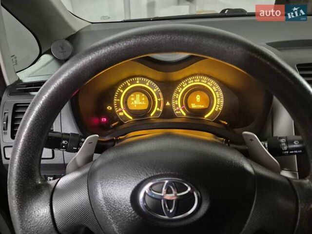 Серый Тойота Аурис, объемом двигателя 1.6 л и пробегом 184 тыс. км за 6900 $, фото 3 на Automoto.ua