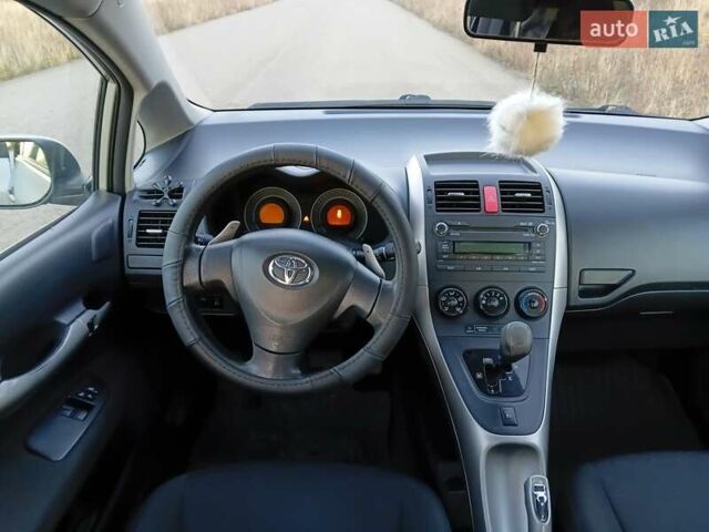 Серый Тойота Аурис, объемом двигателя 1.6 л и пробегом 158 тыс. км за 5700 $, фото 24 на Automoto.ua